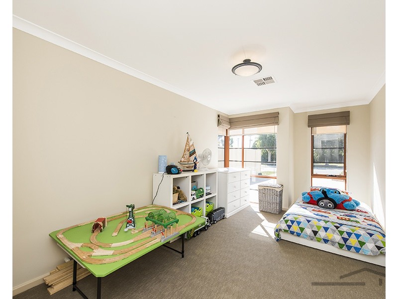 3 Loxton Street, Dudley Park WA 6210