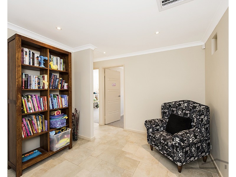 3 Loxton Street, Dudley Park WA 6210