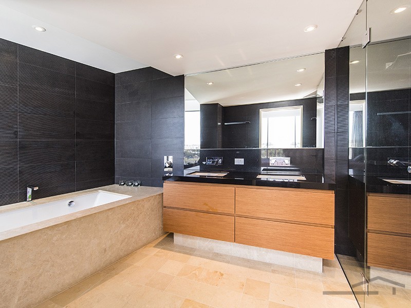 707/1 Marco Polo Drive, Mandurah WA 6210