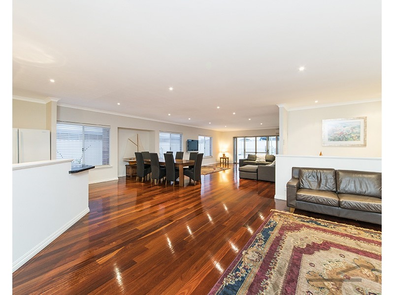 7 Virginia Turn, Madora Bay WA 6210