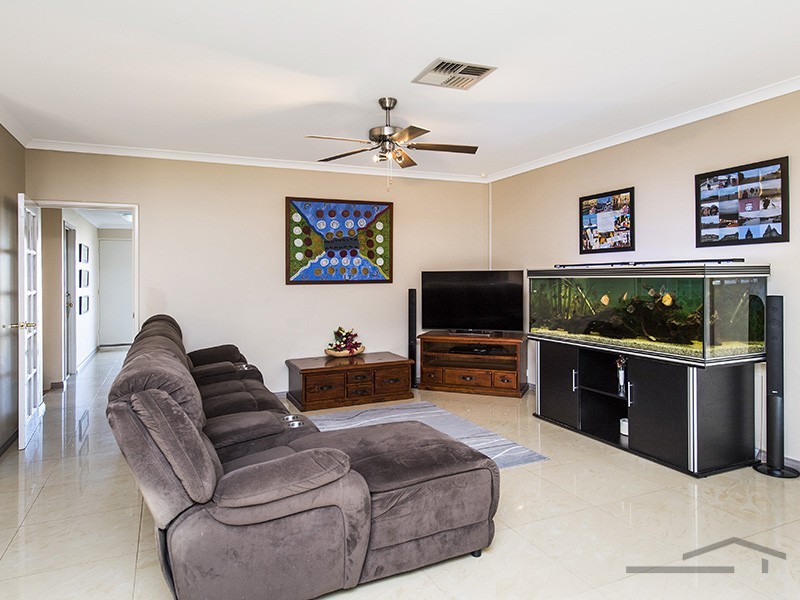 15 Lomatia Ramble, Halls Head WA 6210