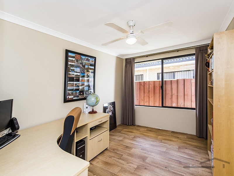 15 Lomatia Ramble, Halls Head WA 6210