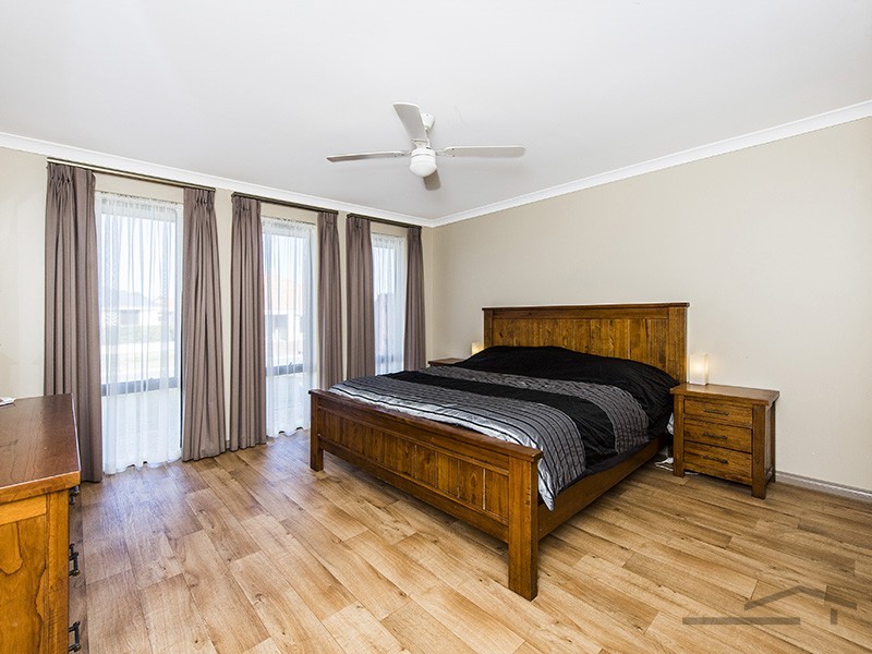 15 Lomatia Ramble, Halls Head WA 6210