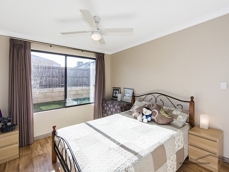 15 Lomatia Ramble, Halls Head WA 6210