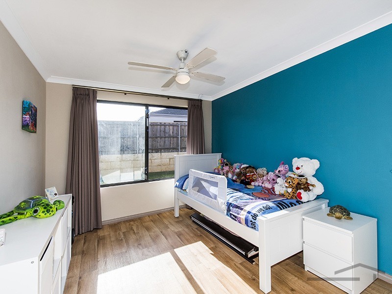 15 Lomatia Ramble, Halls Head WA 6210