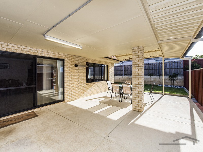 15 Lomatia Ramble, Halls Head WA 6210