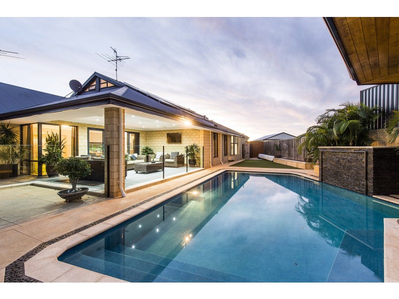 13 Hibbertia Follow, Halls Head WA 6210