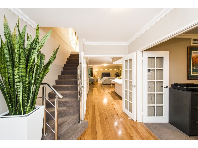 13 Hibbertia Follow, Halls Head WA 6210