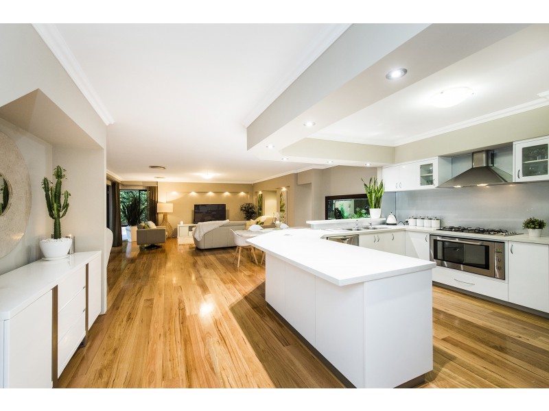 13 Hibbertia Follow, Halls Head WA 6210