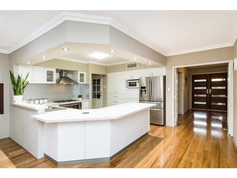 13 Hibbertia Follow, Halls Head WA 6210