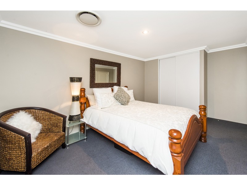 13 Hibbertia Follow, Halls Head WA 6210