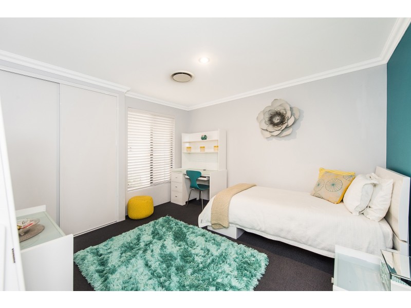 13 Hibbertia Follow, Halls Head WA 6210