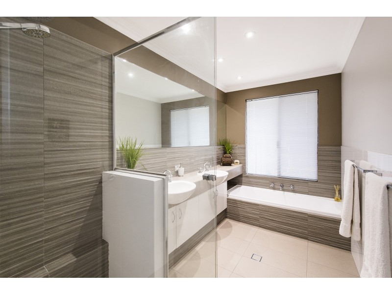 13 Hibbertia Follow, Halls Head WA 6210