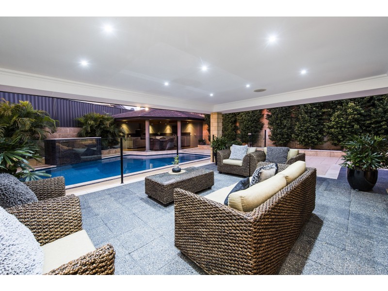 13 Hibbertia Follow, Halls Head WA 6210