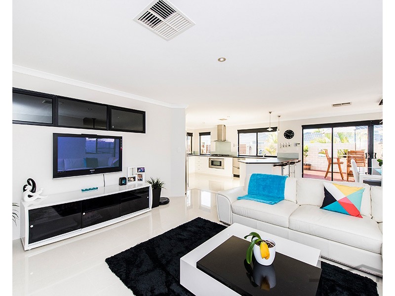 1 Acerosa Boulevard, Halls Head WA 6210