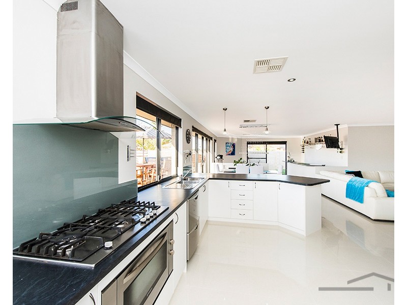 1 Acerosa Boulevard, Halls Head WA 6210