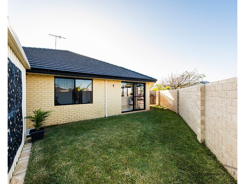 1 Acerosa Boulevard, Halls Head WA 6210