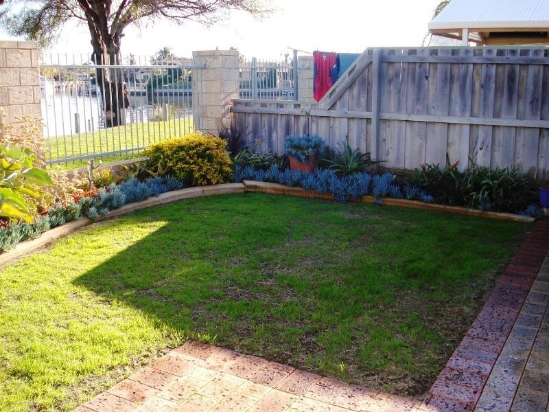 4/1 Waterside Blvd, Dudley Park WA 6210