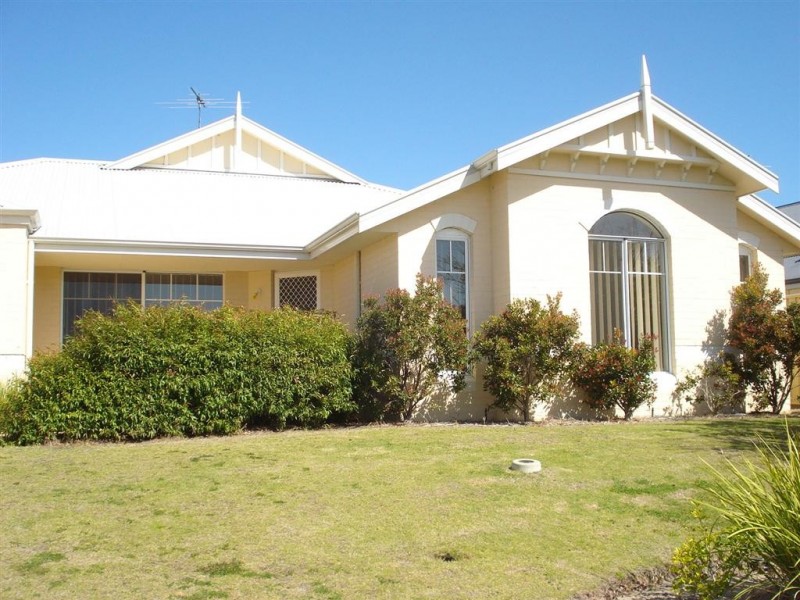 40 Ravendale Drive, Dudley Park WA 6210