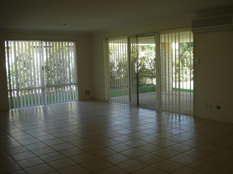 40 Ravendale Drive, Dudley Park WA 6210