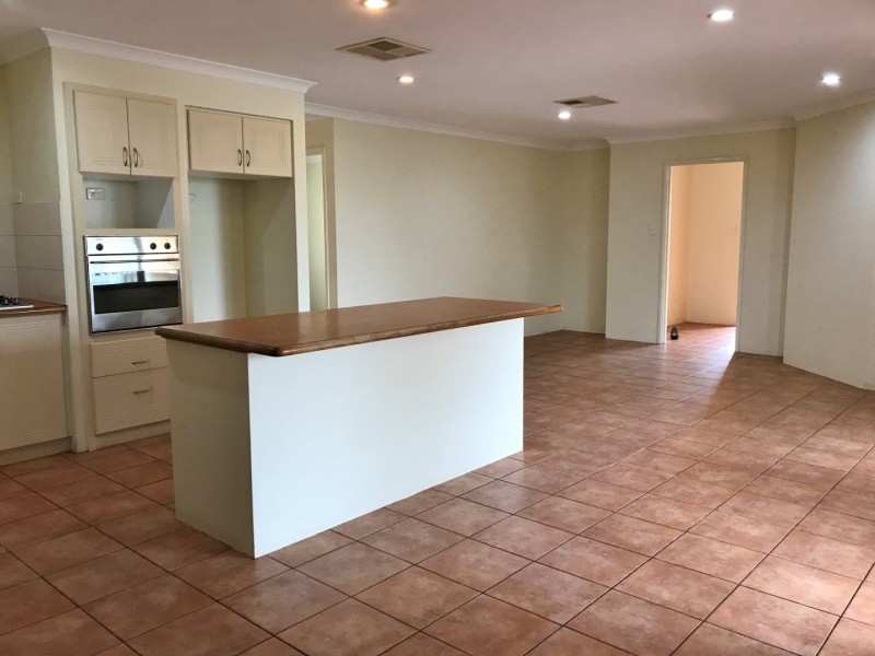 17  Rosebud Place, Halls Head WA 6210