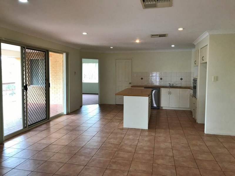 17  Rosebud Place, Halls Head WA 6210