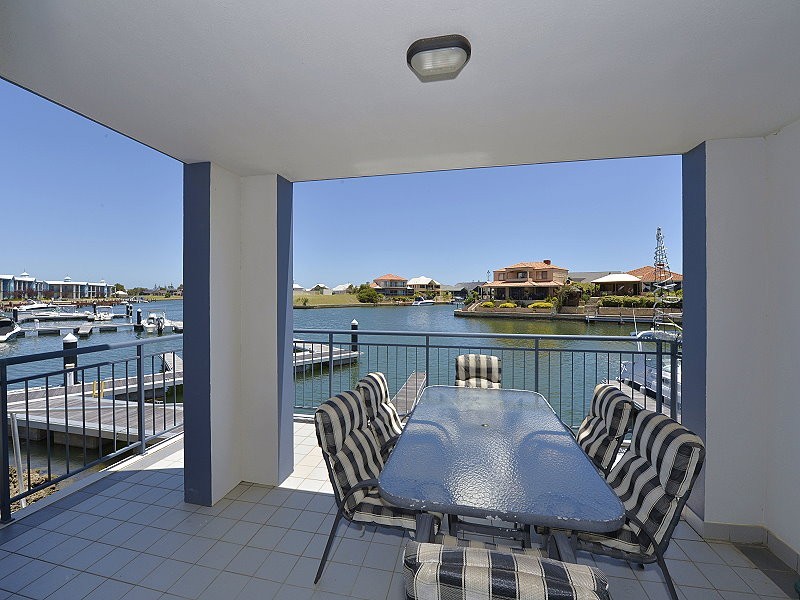 2/206 Mary Street, Halls Head WA 6210