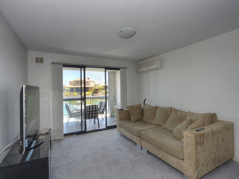 2/206 Mary Street, Halls Head WA 6210