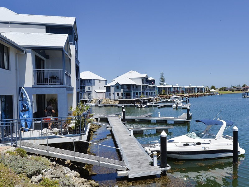 2/206 Mary Street, Halls Head WA 6210