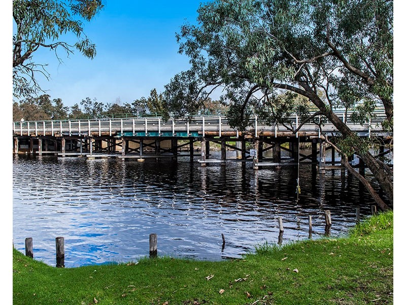 16 Holloway Turn, Ravenswood WA 6208