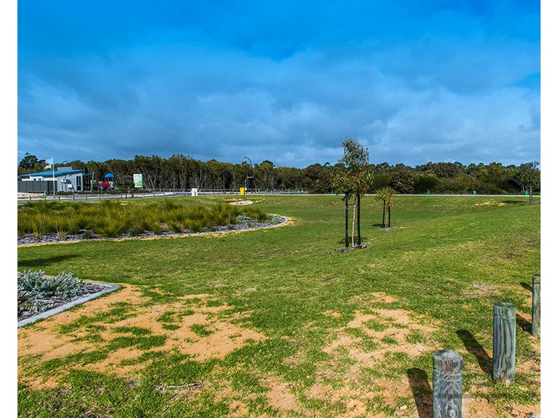 16 Holloway Turn, Ravenswood WA 6208