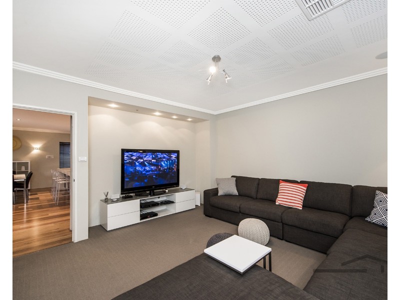 5 Acerosa Boulevard, Halls Head WA 6210