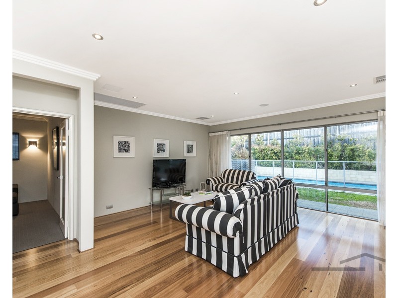 5 Acerosa Boulevard, Halls Head WA 6210