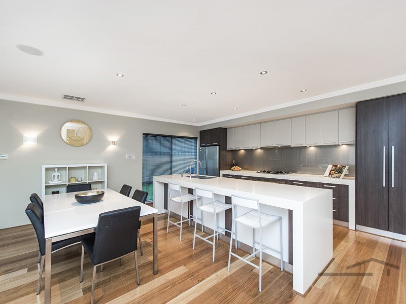 5 Acerosa Boulevard, Halls Head WA 6210