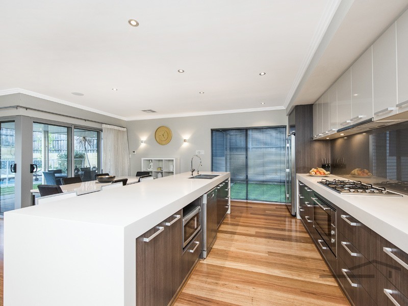 5 Acerosa Boulevard, Halls Head WA 6210