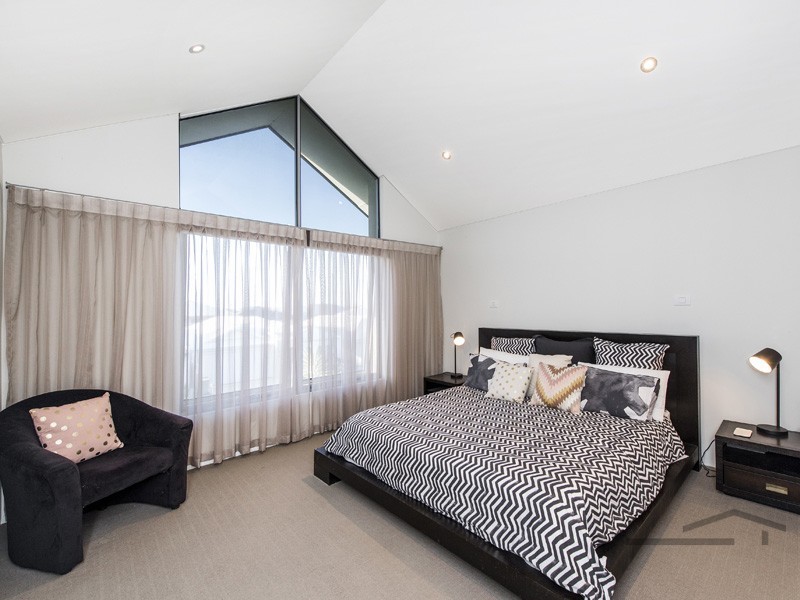 5 Acerosa Boulevard, Halls Head WA 6210