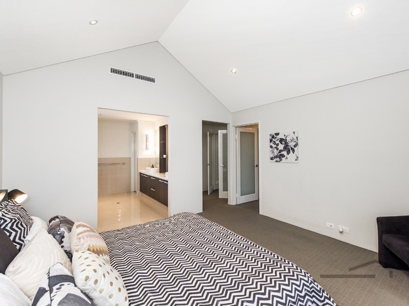 5 Acerosa Boulevard, Halls Head WA 6210