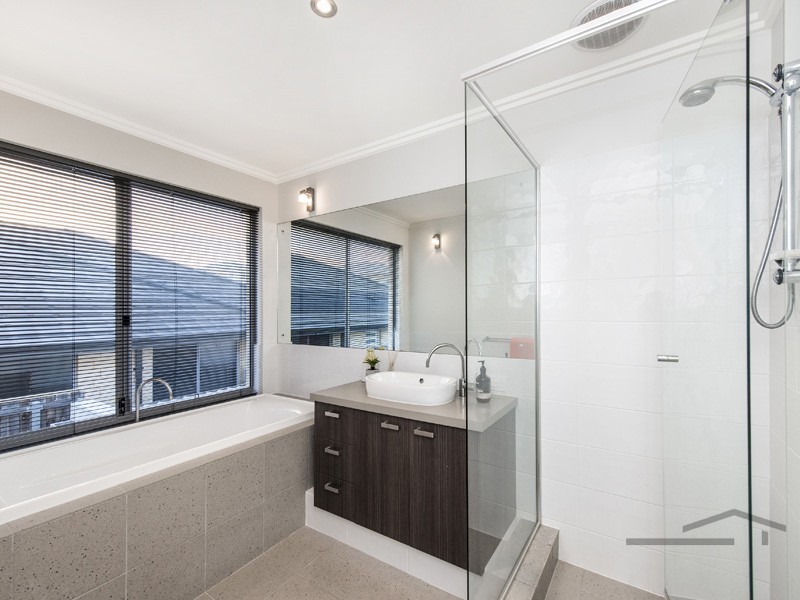 5 Acerosa Boulevard, Halls Head WA 6210
