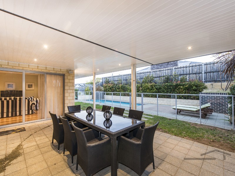 5 Acerosa Boulevard, Halls Head WA 6210