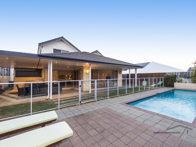 5 Acerosa Boulevard, Halls Head WA 6210