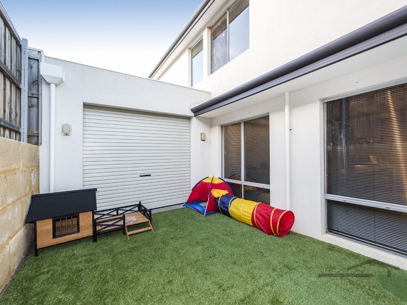 5 Acerosa Boulevard, Halls Head WA 6210