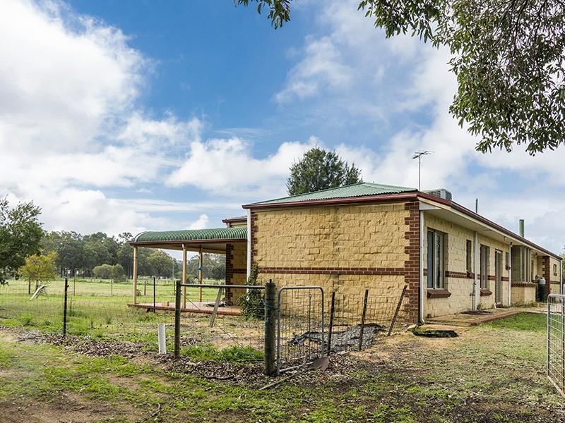 104 Red Road, Parklands WA 6180