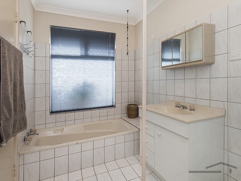 8 Coodanup Drive, Coodanup WA 6210