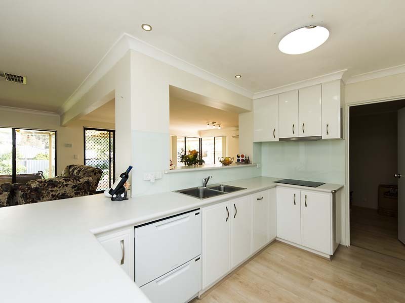 49 Carina Circle, Halls Head WA 6210