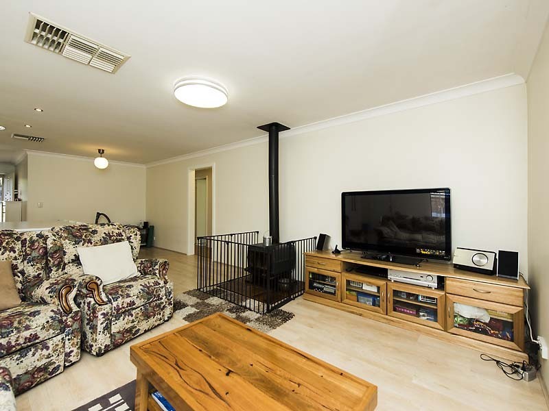 49 Carina Circle, Halls Head WA 6210