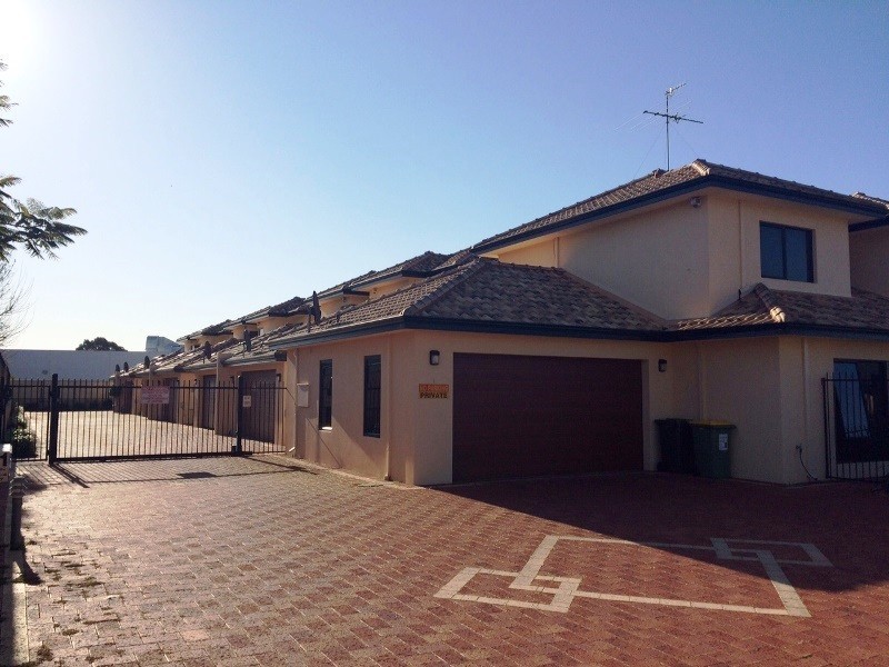 3/21 Pebble Beach Boulevard, Meadow Springs WA 6210