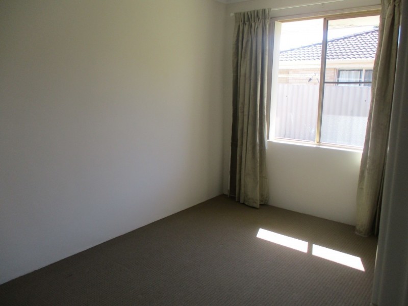 1/17 Balmoral Parade, Halls Head WA 6210