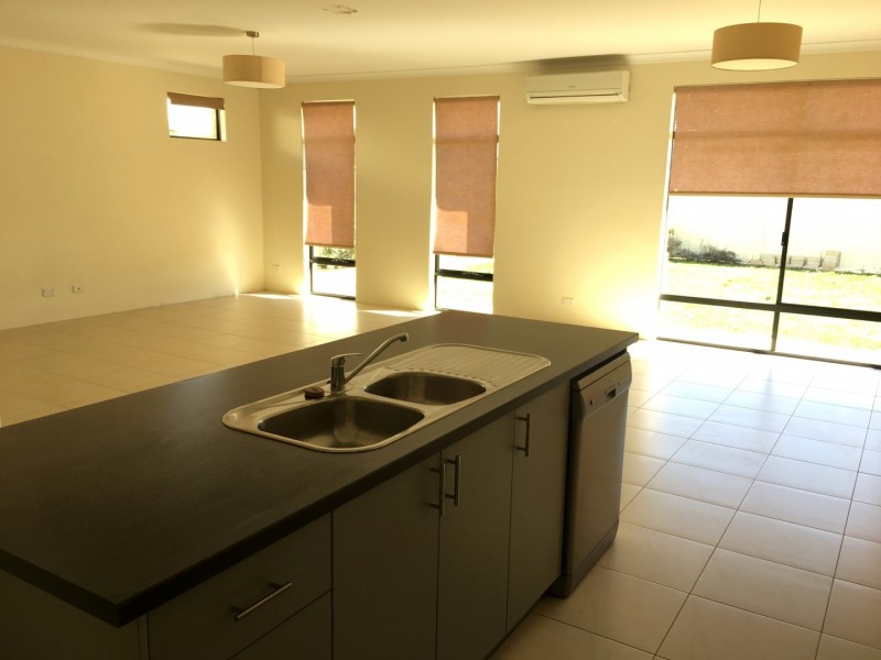 14 Tandure Heights, Lakelands WA 6180