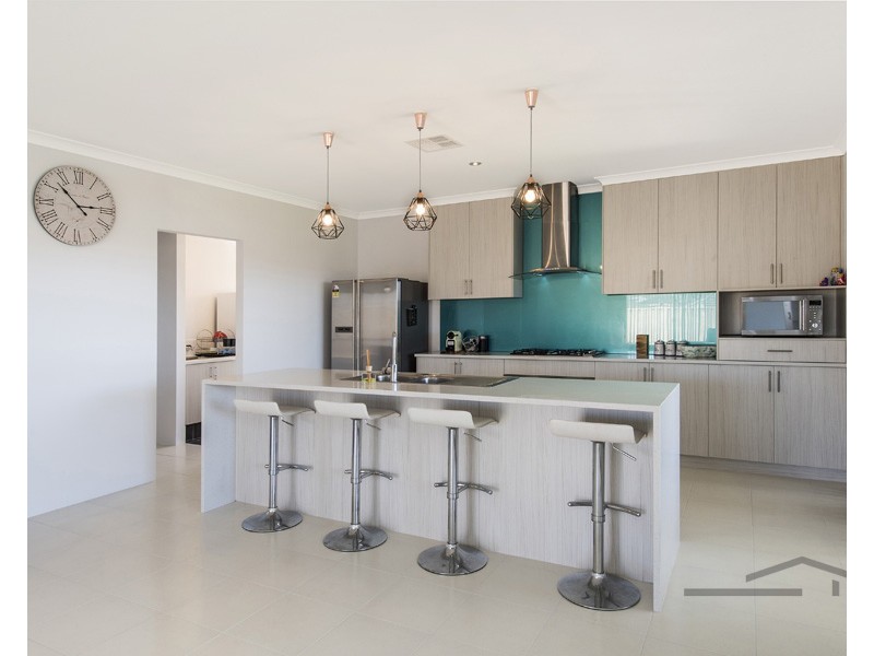 12 Lomatia Ramble, Halls Head WA 6210
