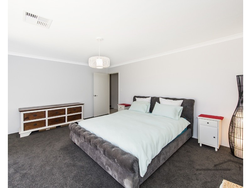 12 Lomatia Ramble, Halls Head WA 6210